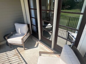 Terrace/patio - Newly remodeled, comfortable 3-bedroom condo with golf course views of CCO! (Oxford)