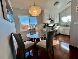 Dining - Stylish Tri-Level Townhouse with King Suite+Loft (Aptos)