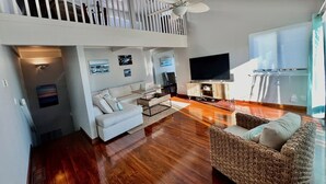 Unclassified image, 4 of 29, button - Stylish Tri-Level Townhouse with King Suite+Loft (Aptos)