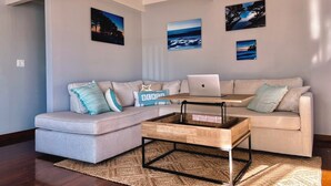 Unclassified image, 5 of 29, button - Stylish Tri-Level Townhouse with King Suite+Loft (Aptos)