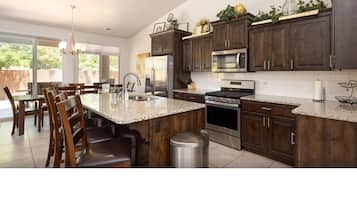 Fridge, stovetop