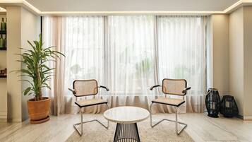 Sala de estar en el lobby
