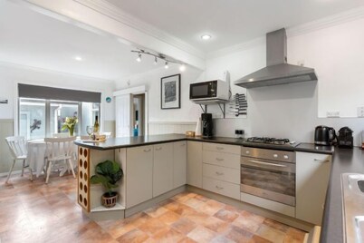 Whanga Beach Bach - Whangamata