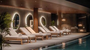 Una piscina cubierta