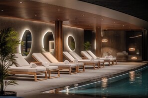 สระว่ายน้ำในร่ม