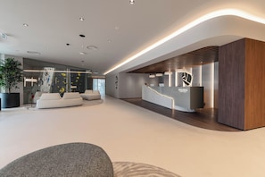 Reception - Dolinas Climbing Hotel (Porto de Mos)