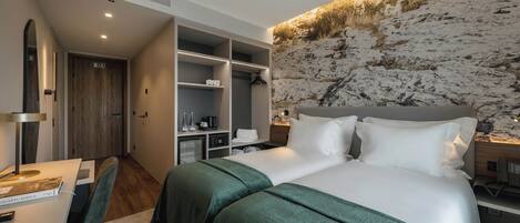 Twin Room, Non Smoking | In-room safe, desk, blackout drapes, soundproofing