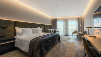 Studio Suite, Bebas Asap Rokok | Brankas, meja kerja, tirai kedap cahaya, dan kedap suara