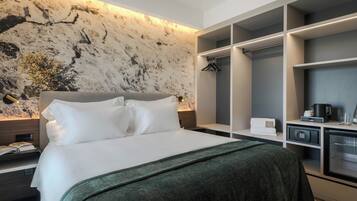 Habitación doble, no fumadores | Caja fuerte, escritorio, cortinas opacas y sistema de insonorización