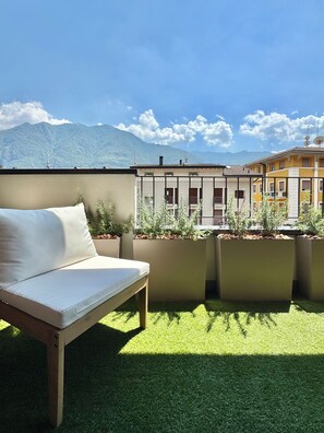 Property grounds - Designer Holiday Homes 15 minutes from Lake Iseo (Boario Terme)