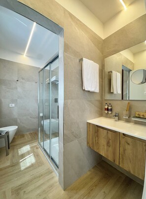 Ympäristöystävälliset hygieniatuotteet, hiustenkuivaaja, pyyhkeet