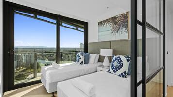 2 dormitorios, caja fuerte, tabla de planchar con plancha y Internet