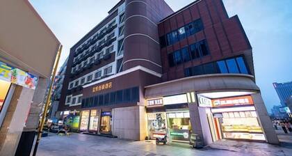 Yueyue Chain Hotel (Zhengzhou Dehua Pedestrian Street Erqi Square Subway Station)