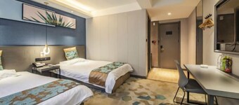 Yueyue Chain Hotel (Zhengzhou Dehua Pedestrian Street Erqi Square Subway Station)