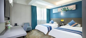 Yueyue Chain Hotel (Zhengzhou Dehua Pedestrian Street Erqi Square Subway Station)
