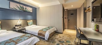 Yueyue Chain Hotel (Zhengzhou Dehua Pedestrian Street Erqi Square Subway Station)