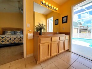 4 bedrooms, desk, iron/ironing board, travel crib