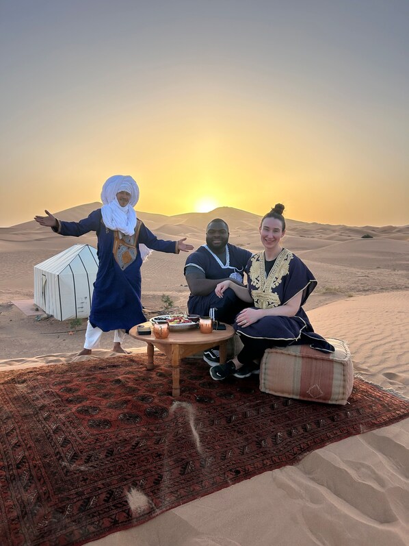 Couples dining - Camp Sakura Desert Dream (Taouz)