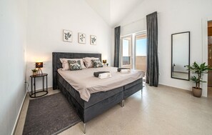 3 bedrooms, in-room safe, iron/ironing board, travel cot - Lovely home in Jakisnica (Jakisnica)