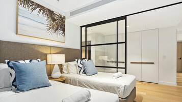 2 bedrooms, in-room safe, iron/ironing board, Internet