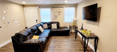 Cozy 3BR/2BA Home Near Downtown Monroe & Waxhaw with Fire Pit + Patio