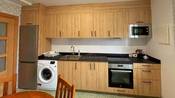 Micro-ondes, four, plaque de cuisson
