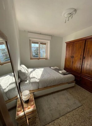 3 bedrooms, WiFi, bed sheets