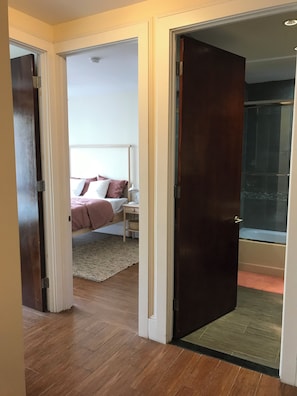 2 dormitoris, planxa i posts de planxar, wifi i roba de llit