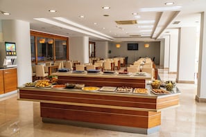 Free daily buffet breakfast