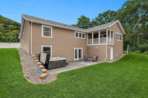 Exterior - Waterfront Home with HOT TUB, Large Dock, Game Room, Movie Theater  (Winona)
