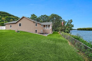 Exterior - Waterfront Home with HOT TUB, Large Dock, Game Room, Movie Theater  (Winona)