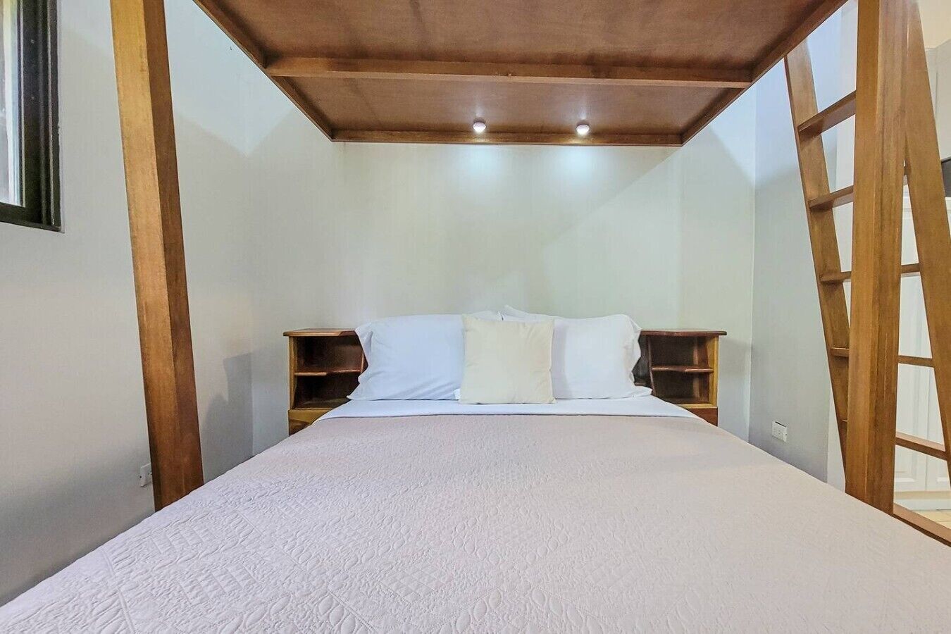 Escrivaninha, Wi-Fi de cortesia, roupa de cama