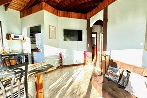 TV - Cozy Two Bedroom in Playa Hermosa (Playa Hermosa)