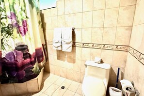 Shower - Cozy Two Bedroom in Playa Hermosa (Playa Hermosa)