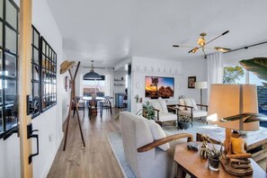 Fridge, microwave, oven, stovetop - Remodeled 3 BR 2 BA home w/hot tub BBQ & workout area – 10 mins to park entrance (Joshua Tree)