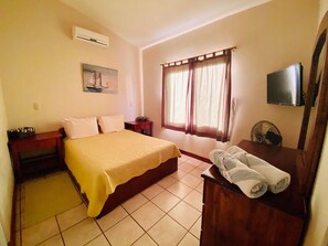 2 bedrooms, iron/ironing board, free WiFi - 2 bdrm 2 bath Colibri Walk to the Beach! (Coco)