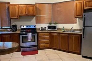 Fridge, microwave, oven, coffee/tea maker - Ocean view and Private Pool in Playa Hermosa (Playa Hermosa)