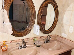 Douche, séchoir à cheveux