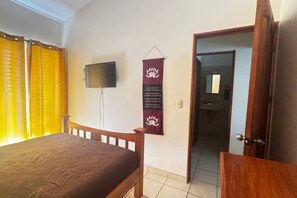 Free WiFi, bed sheets - Happy Oasis in Coco Beach (Playas del Coco)