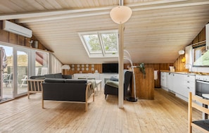 Télévision, cheminée, baby-foot