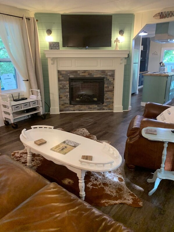 Interior - The Hilltop Hideaway, Extended Stays Welcome! (Shirley)