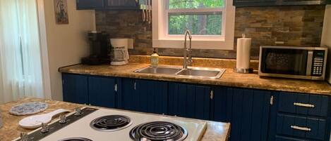 ثلاجة، ميكروويف، فرن، موقد طهي مسطح