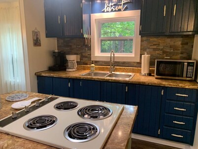 The Hilltop Hideaway, Extended Stays Welcome!