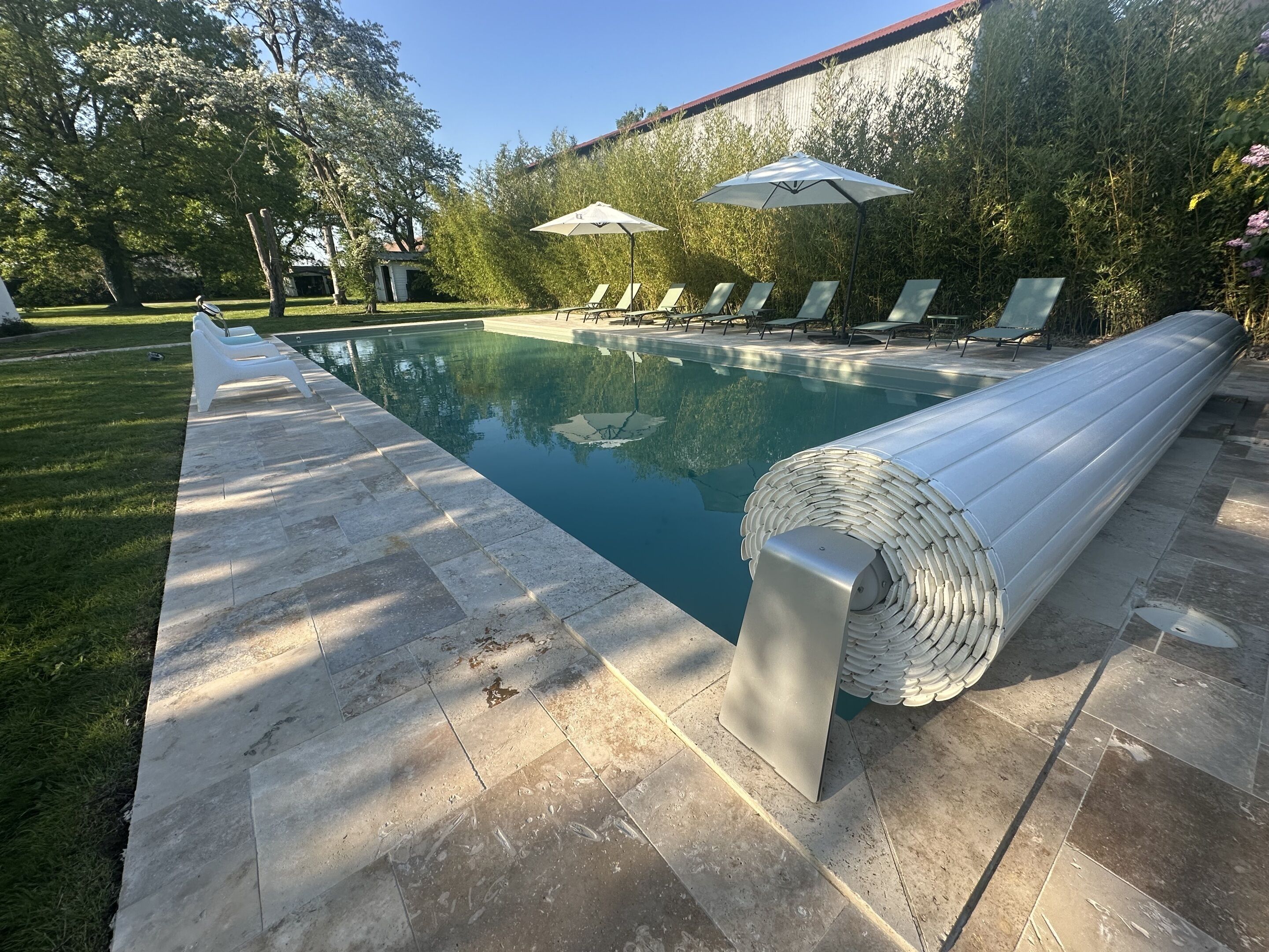 Pool (außen)