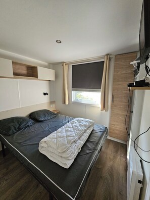 3 bedrooms, iron/ironing board, travel cot