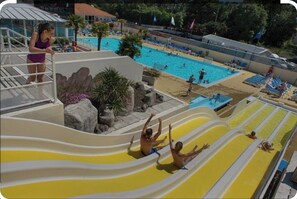 Piscina coberta i piscina a l'aire lliure 