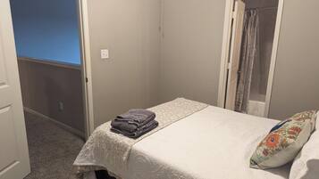 5 habitaciones, escritorio, wifi y ropa de cama