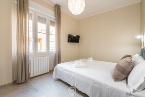 2 Schlafzimmer, Schreibtisch, Bügeleisen/Bügelbrett, WLAN