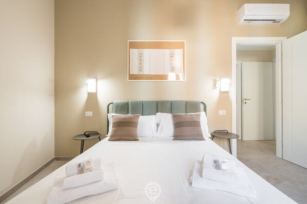 2 habitaciones, escritorio, tabla de planchar con plancha y wifi 