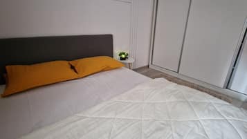 1 bedroom, bed sheets